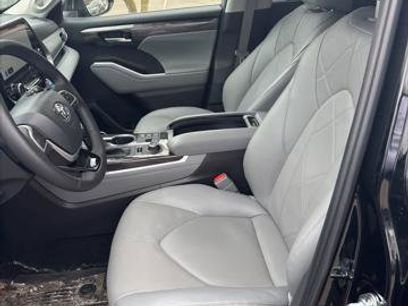 Certified 2025 Toyota Highlander Platinum