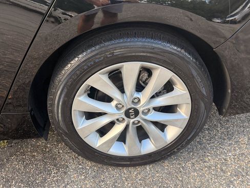 Used 2018 Kia Optima LX w/ 17" Alloy Wheels Package FWD image 11