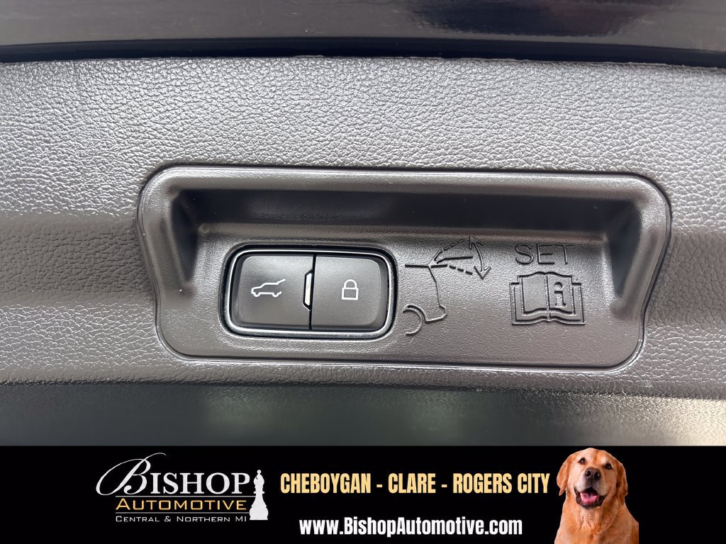 Used 2022 Ford Explorer XLT w/ Equipment Group 202A AWD/4WD image 14