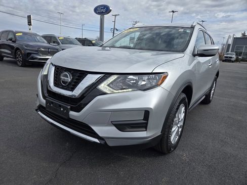Used 2020 Nissan Rogue SV image 4