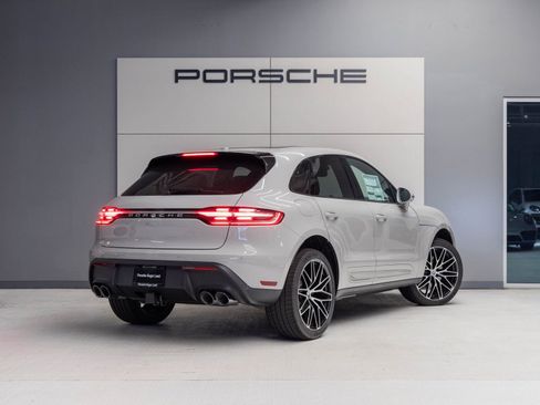 Certified 2025 Porsche Macan image 7