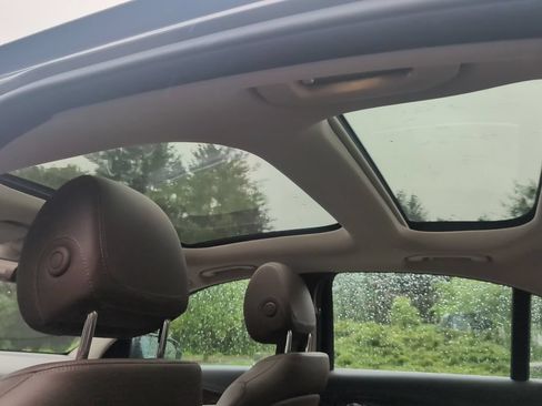 Used 2017 Mercedes-Benz E 300 4MATIC image 21