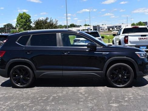Certified 2023 Volkswagen Taos SE w/ Panoramic Sunroof Package AWD/4WD image 5