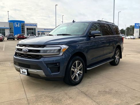 Used 2022 Ford Expedition XLT image 3