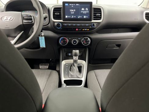 Used 2025 Hyundai Venue SE FWD image 35