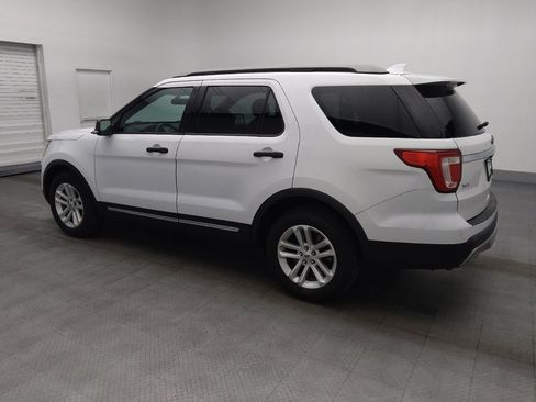 Used 2017 Ford Explorer XLT w/ Equipment Group 202A FWD image 3