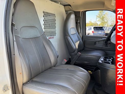 Used 2015 Chevrolet Express 2500 image 23