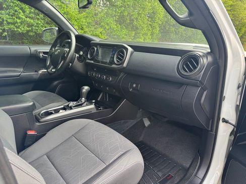 Used 2016 Toyota Tacoma TRD Sport w/ Towing Package image 10