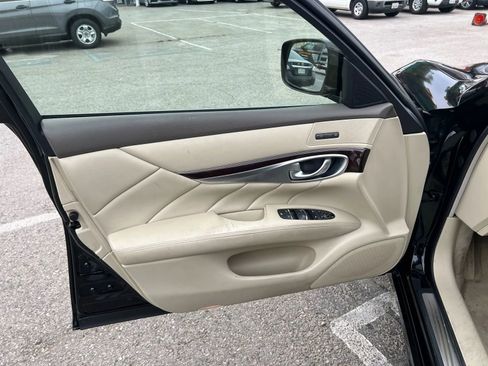 Used 2012 INFINITI M37 w/ Premium Pkg image 24