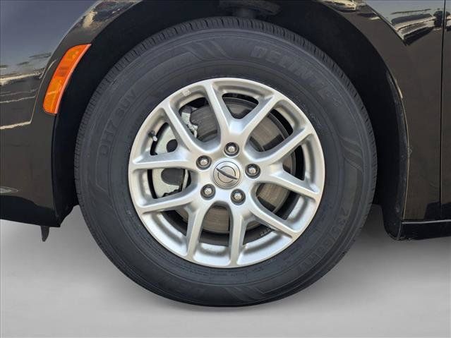 Used 2024 Chrysler Pacifica Touring-L FWD image 24