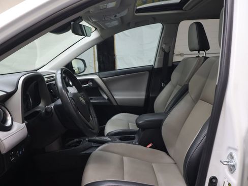 Used 2018 Toyota RAV4 Platinum FWD image 16
