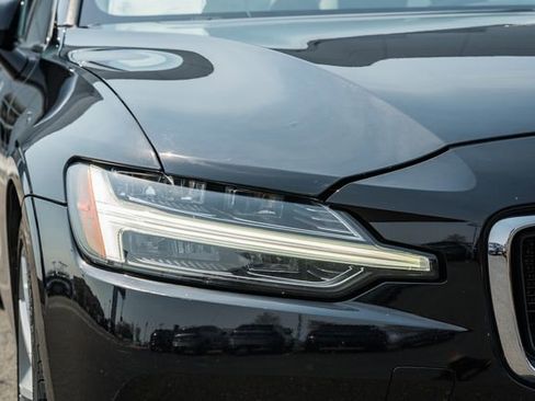 Used 2020 Volvo S60 T6 Momentum image 13