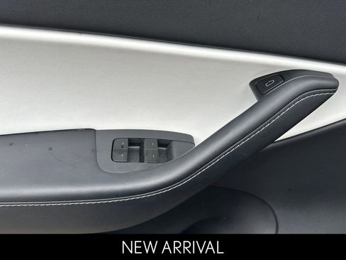 Used 2021 Tesla Model Y Long Range image 12