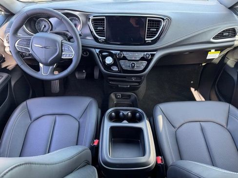 New 2026 Chrysler Pacifica Select FWD image 8