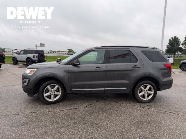 Used 2017 Ford Explorer XLT w/ Equipment Group 202A AWD/4WD image 8