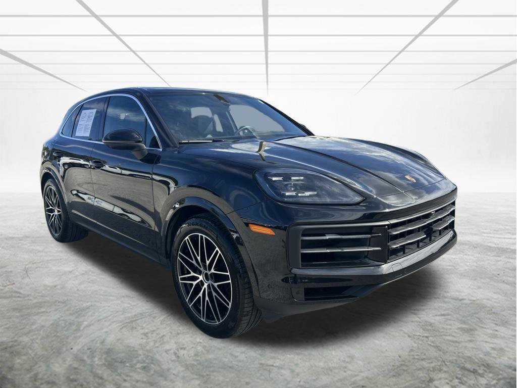 Used 2025 Porsche Cayenne AWD/4WD image 2