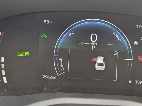 Used 2025 Toyota Camry SE w/ Convenience Package FWD image 9