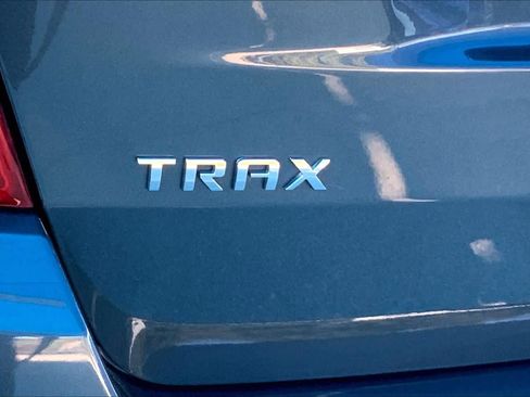 Used 2021 Chevrolet Trax LT w/ LT Convenience Package image 9