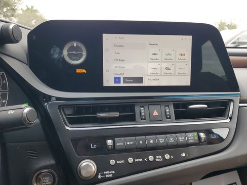 Used 2025 Lexus ES 350 w/ Premium Package image 23