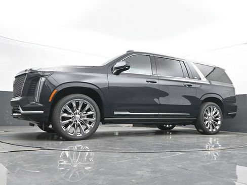 New 2026 Cadillac Escalade ESV Luxury w/ LPO, Radiant Package AWD/4WD image 42