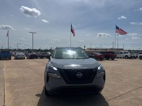 Certified 2023 Nissan Rogue SV w/ SV Premium B Package FWD image 4