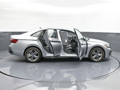 Used 2024 Volkswagen Jetta SE image 37