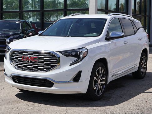 Used 2020 GMC Terrain Denali w/ Denali Premium Package FWD image 9