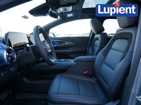 New 2026 Chevrolet Equinox EV LT image 13