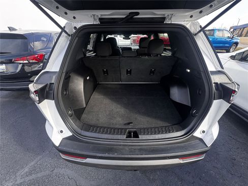 Used 2025 Chevrolet Equinox LT FWD image 8