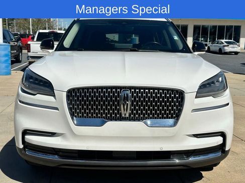 Used 2023 Lincoln Aviator Reserve AWD/4WD image 2