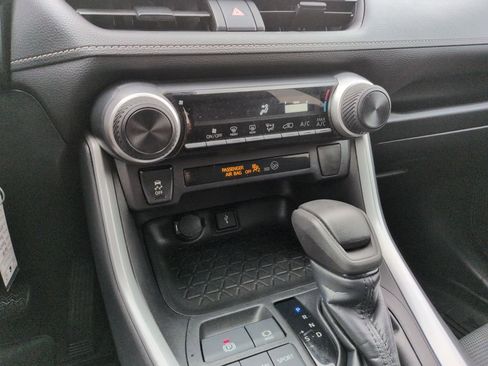 Used 2021 Toyota RAV4 LE image 18