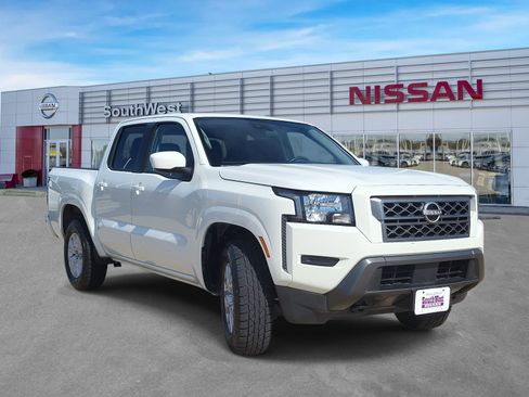 Used 2022 Nissan Frontier SV AWD/4WD image 3