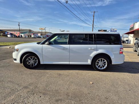 Used 2016 Ford Flex SE image 6