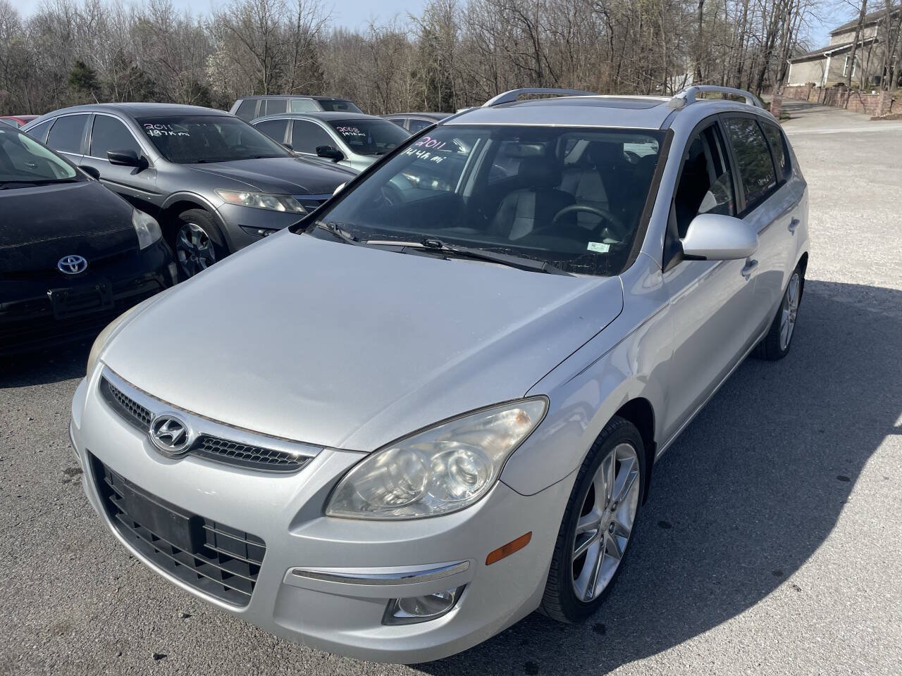 Used 2011 Hyundai Elantra FWD image 2