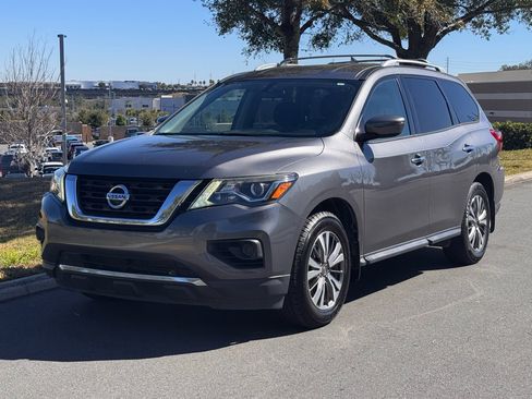 Used 2019 Nissan Pathfinder S image 2