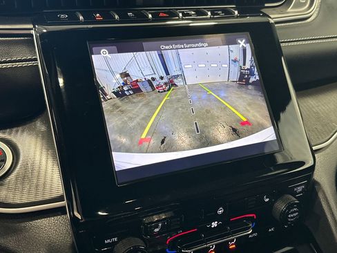 Used 2023 Jeep Grand Cherokee Altitude AWD/4WD image 23