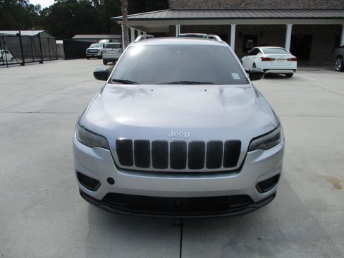 Used 2021 Jeep Cherokee Latitude FWD image 19