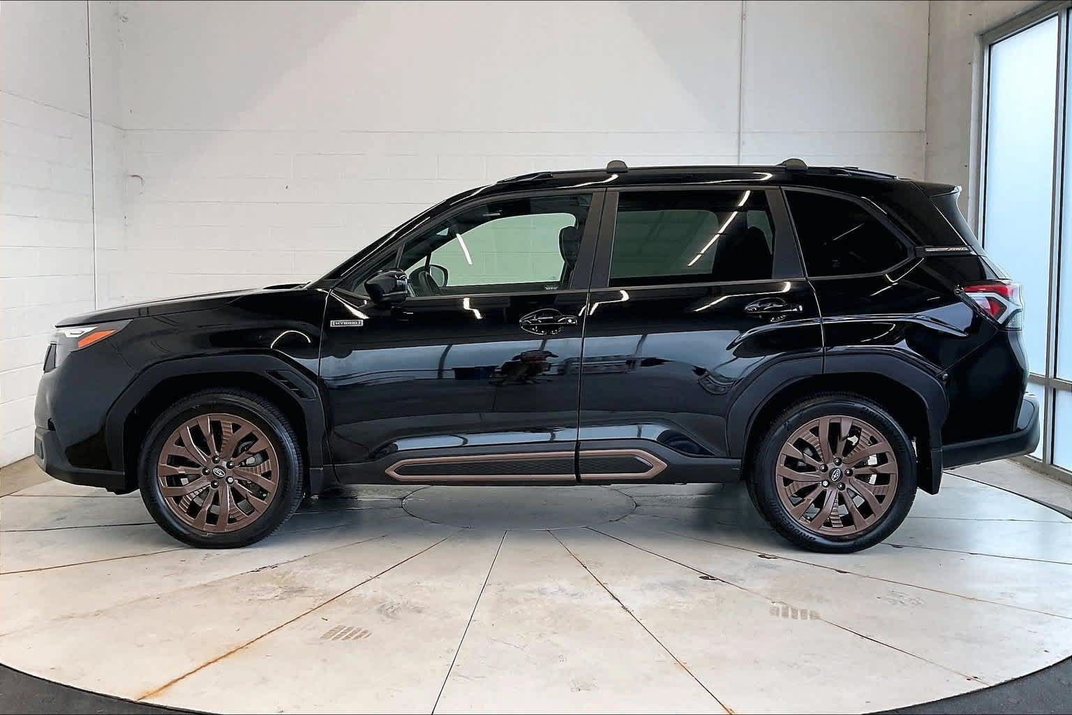 Used 2025 Subaru Forester Sport AWD/4WD image 3