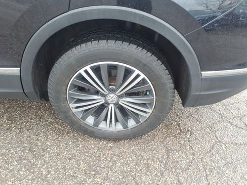 Used 2018 Volkswagen Tiguan SEL AWD/4WD image 9