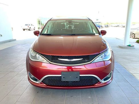 Used 2019 Chrysler Pacifica Touring Plus image 2
