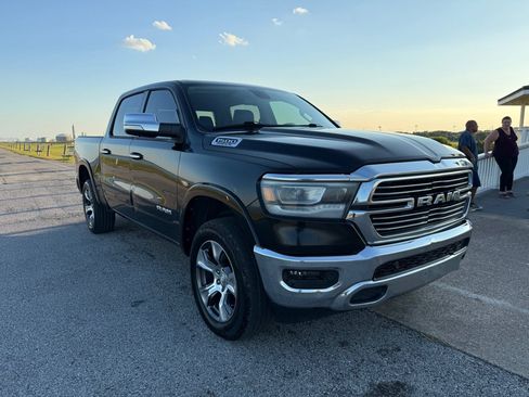 Used 2019 RAM 1500 Laramie AWD/4WD image 3