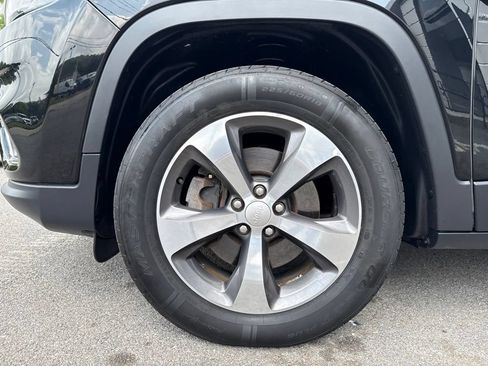 Used 2019 Jeep Cherokee Limited w/ Trailer Tow Group AWD/4WD image 11
