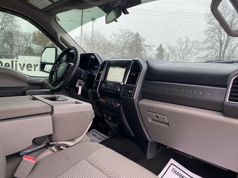 Used 2017 Ford F250 XLT w/ XLT Premium Package image 18