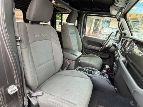 Used 2019 Jeep Wrangler Unlimited Sahara w/ Cold Weather Group AWD/4WD image 19