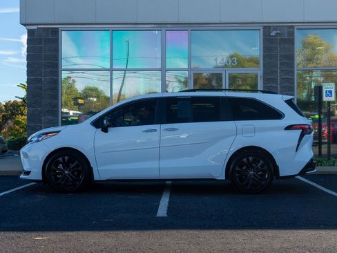 Used 2023 Toyota Sienna XSE image 9