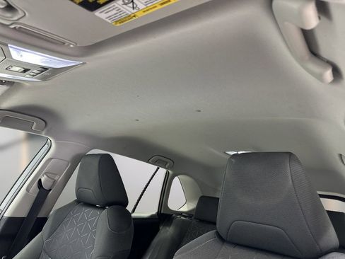 Used 2021 Toyota RAV4 XLE AWD/4WD image 8