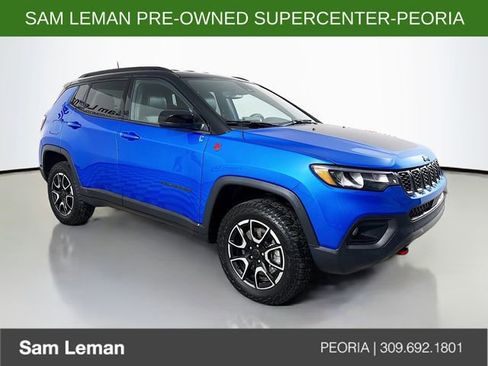 Used 2025 Jeep Compass Trailhawk w/ Trailhawk Convenience Group AWD/4WD image 1
