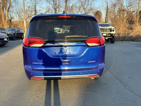 Used 2020 Chrysler Pacifica Touring-L image 19