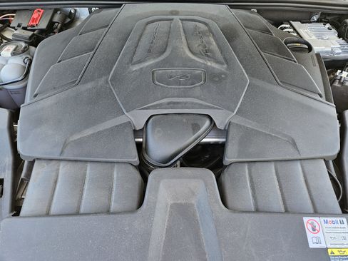 Certified 2024 Porsche Cayenne AWD/4WD image 30