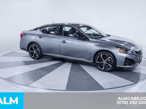Used 2025 Nissan Altima 2.5 SR FWD image 17